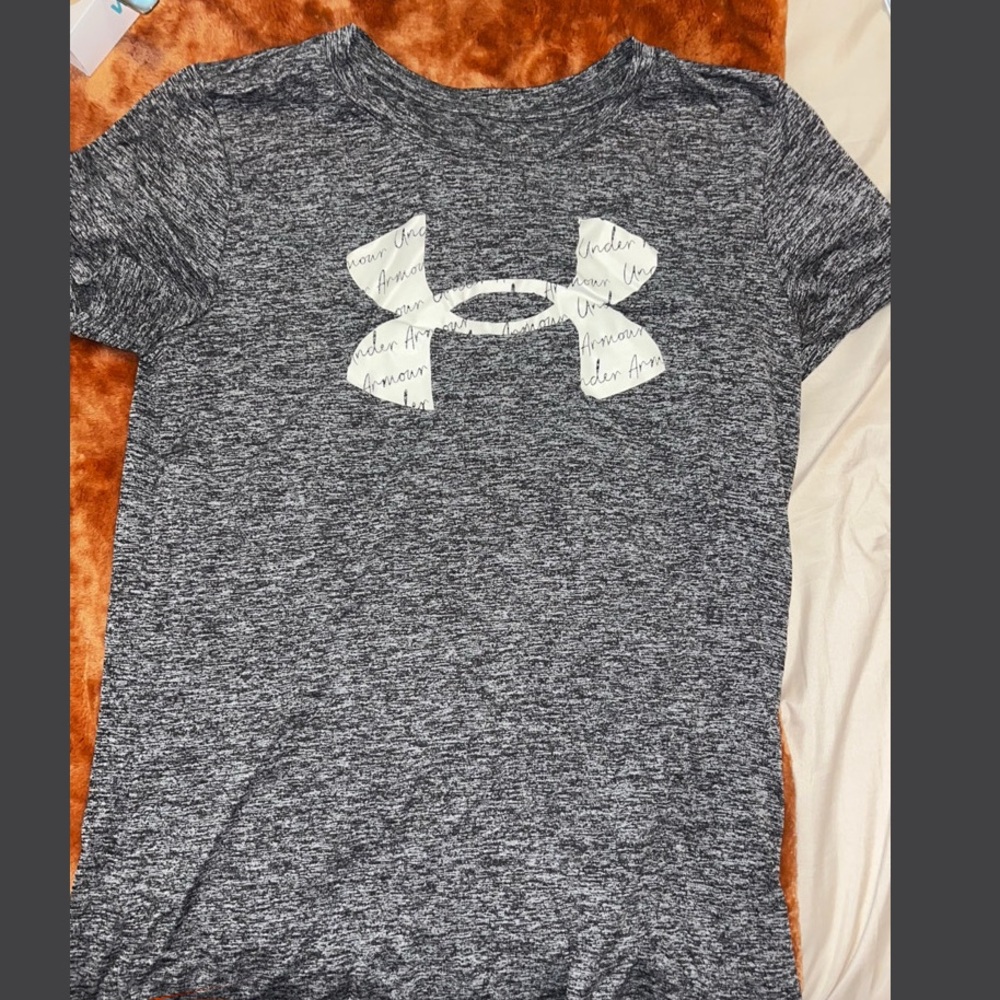 Under Armour Active Shirt. Size M